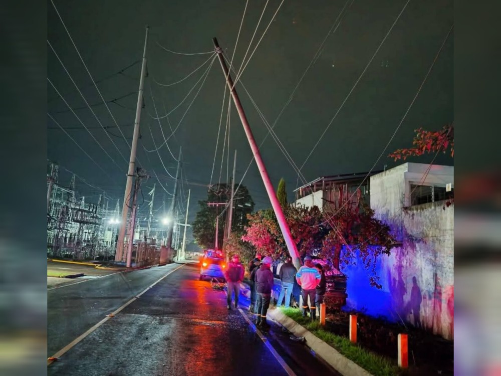 Servicios de agua potable y energía eléctrica afectados por caída de estructura del INDE