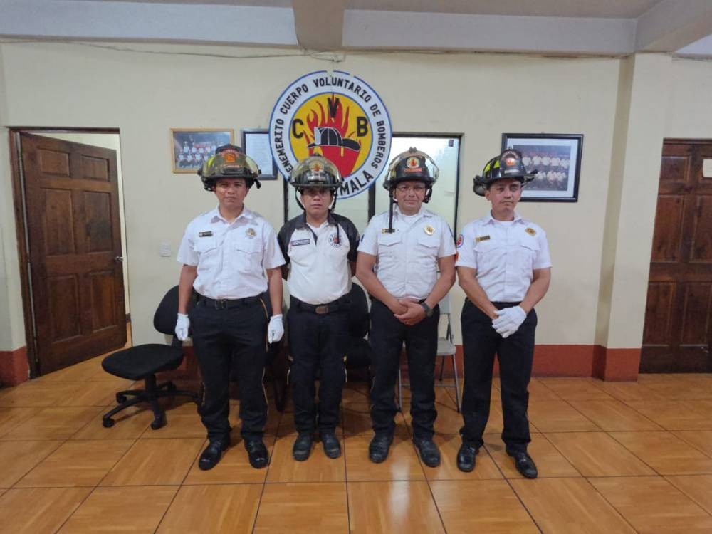 Sexta Compañía de Bomberos Voluntarios juramenta a su nueva junta directiva