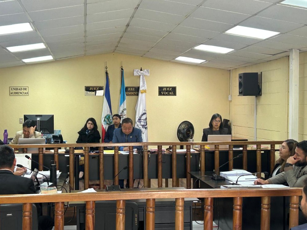 Solicitan más de 40 años de prisión para padre y madrastra acusados por la muerte de una niña en Quetzaltenango