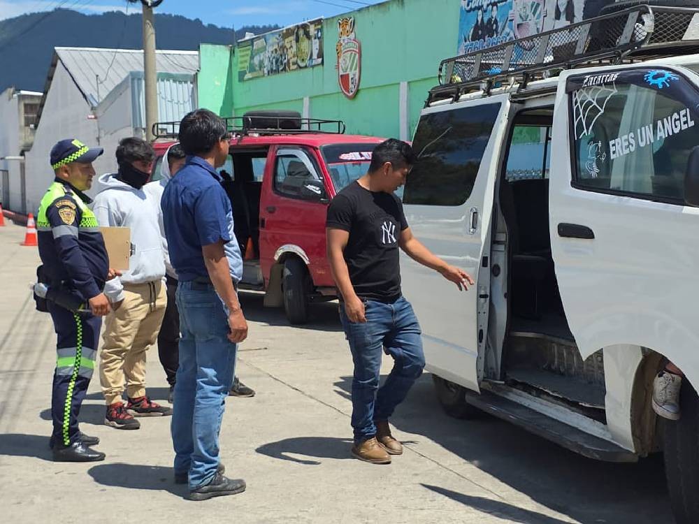 Someten a revisión a unidades de transporte público 