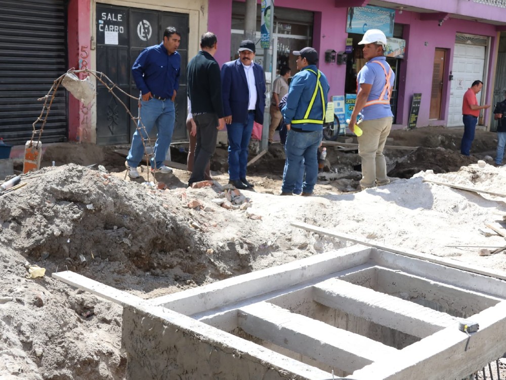 Supervisan avances en proyectos viales de Quetzaltenango