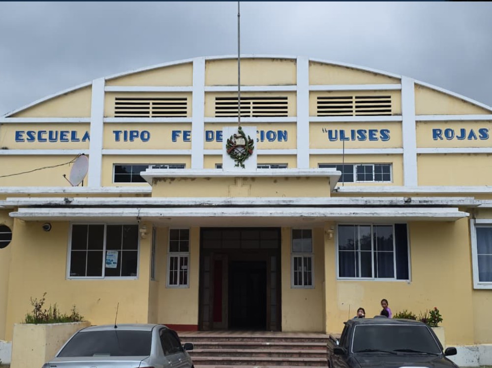Suspenden clases en escuela Ulises Rojas por instalación de feria 