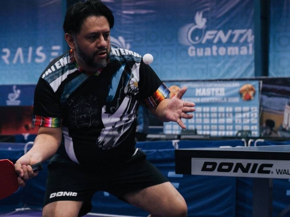 Tenista quetzalteco se corona campeón centroamericano máster
