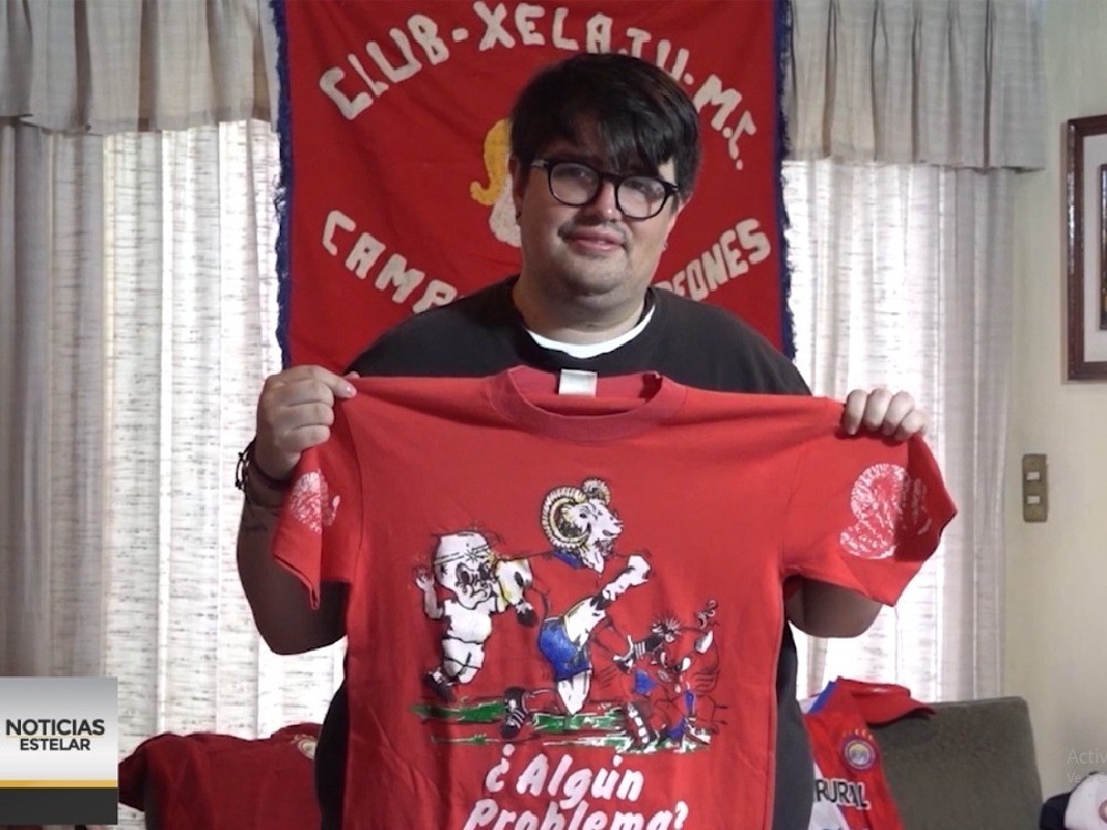 Tesoro superchivo: aficionado cuenta con colección de casi 100 piezas históricas de Xelajú