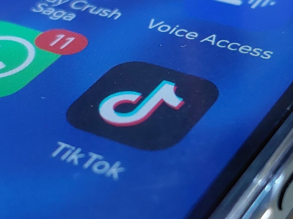 TikTok lanza herramientas para identificar el uso de IA y mejorar el bienestar digital