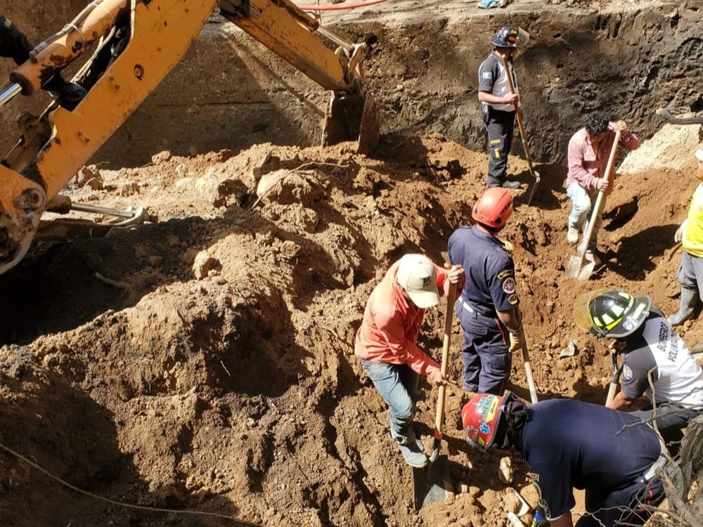 Trabajador de Covial queda soterrado tras colapso de muro en la Ruta Interamericana