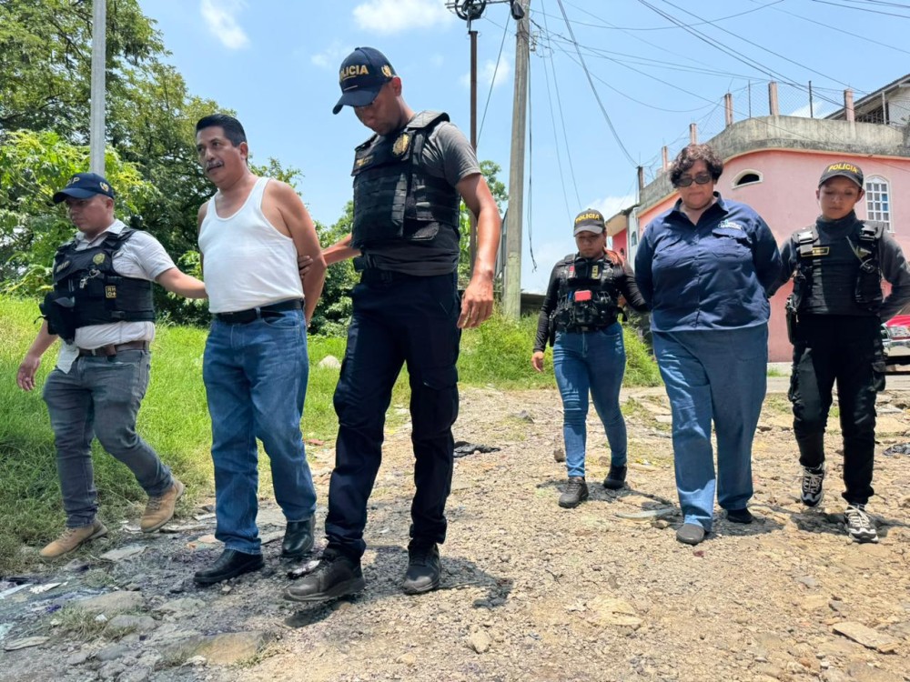 Trabajadores de migración, acusados de ser parte de una estructura criminal, son detenidos en Malacatán