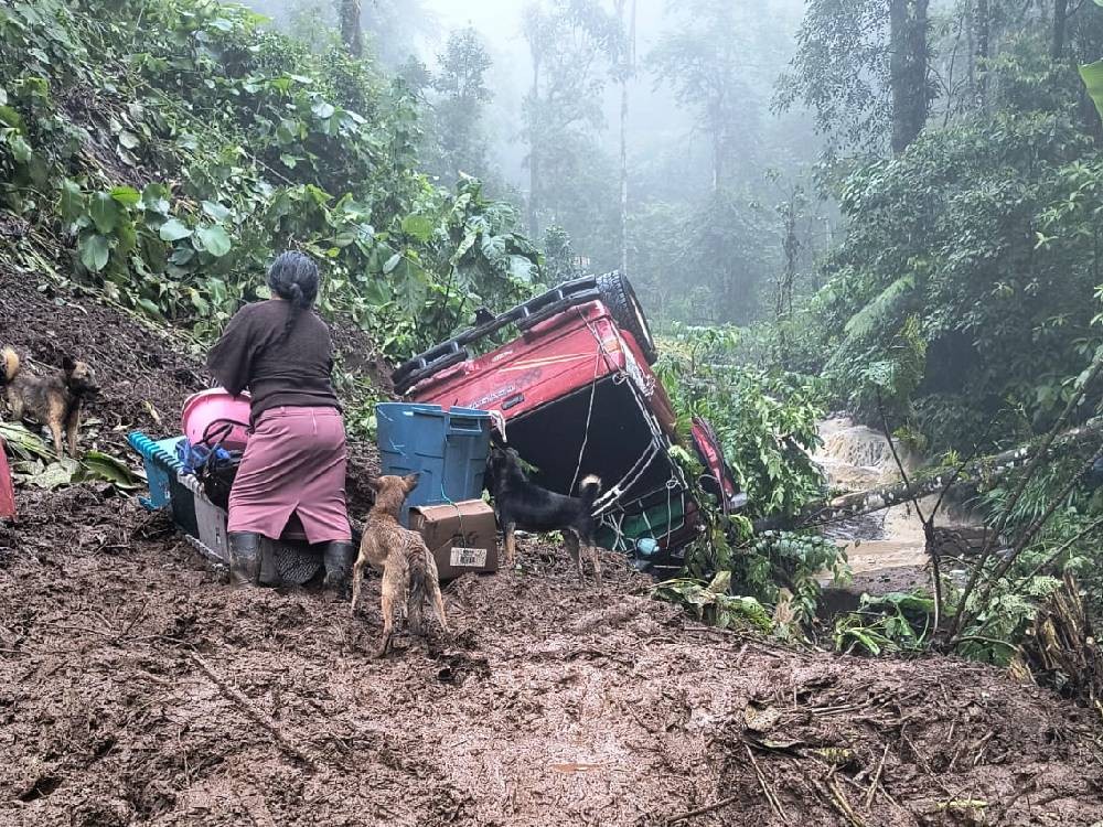 Tragedia en San Marcos: mujer y un menor de edad mueren tras un deslave