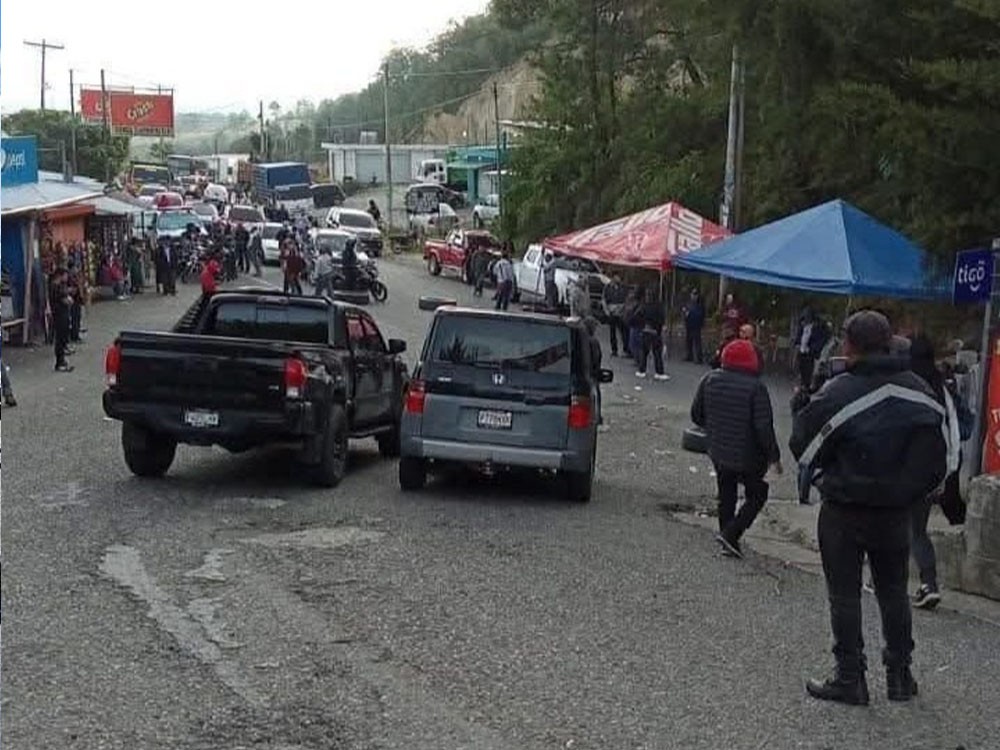Transportistas bloquearon por tercer día consecutivo exigiendo mejoras a la carretera