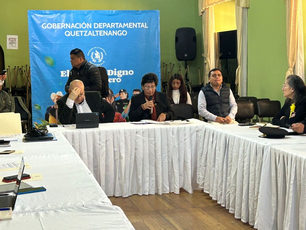 Tras una reunión entre diferentes instituciones para el mejoramiento del Aeródromo de Quetzaltenango, fueron entregados los planos y las propuestas de mejora, así como la evaluación de la solicitud presentada por la Municipalidad de Xela