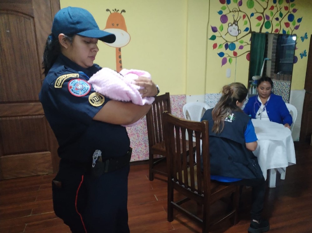 Trasladan a recién nacida a casa hogar en Coatepeque