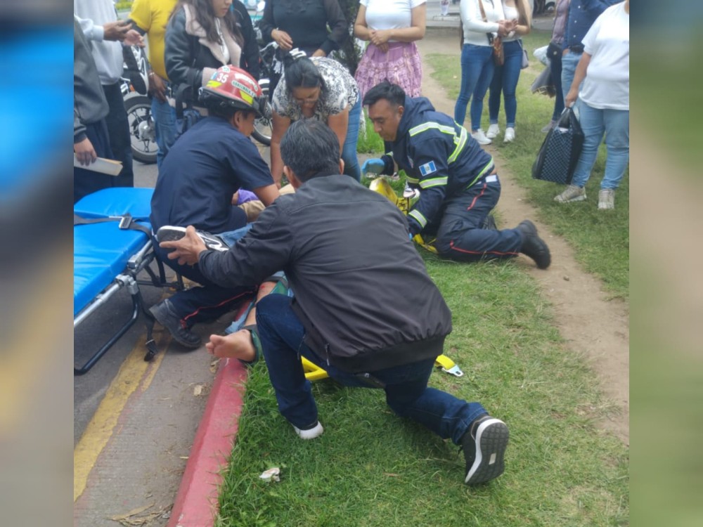 Tres heridos deja un accidente de tránsito en la Calzada Revolución del 71 en San Marcos