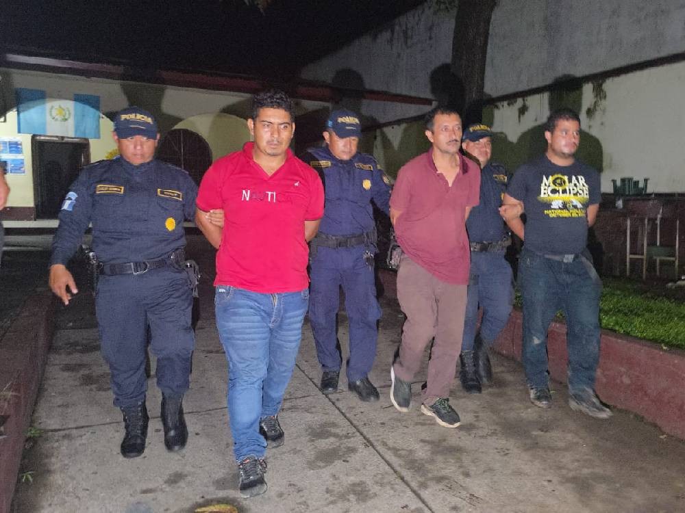 Tres presuntos sicarios son capturados en Cuyotenango momentos después de un ataque armado