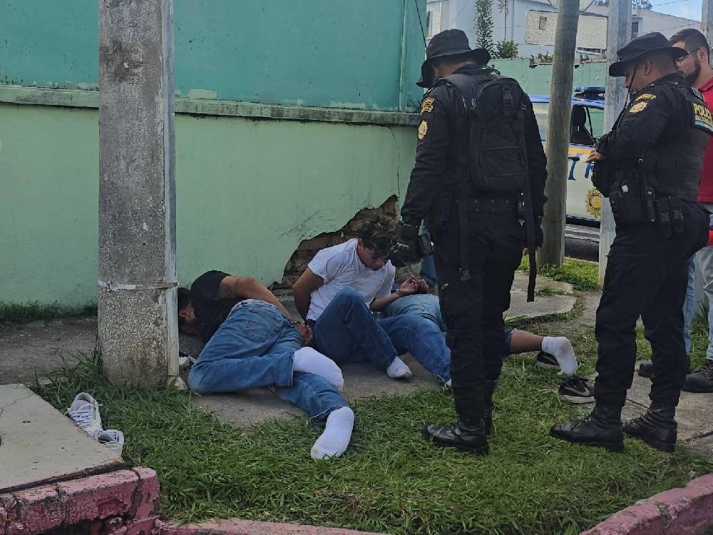 Tres robacarros son capturados tras persecución en zona 7 capitalina