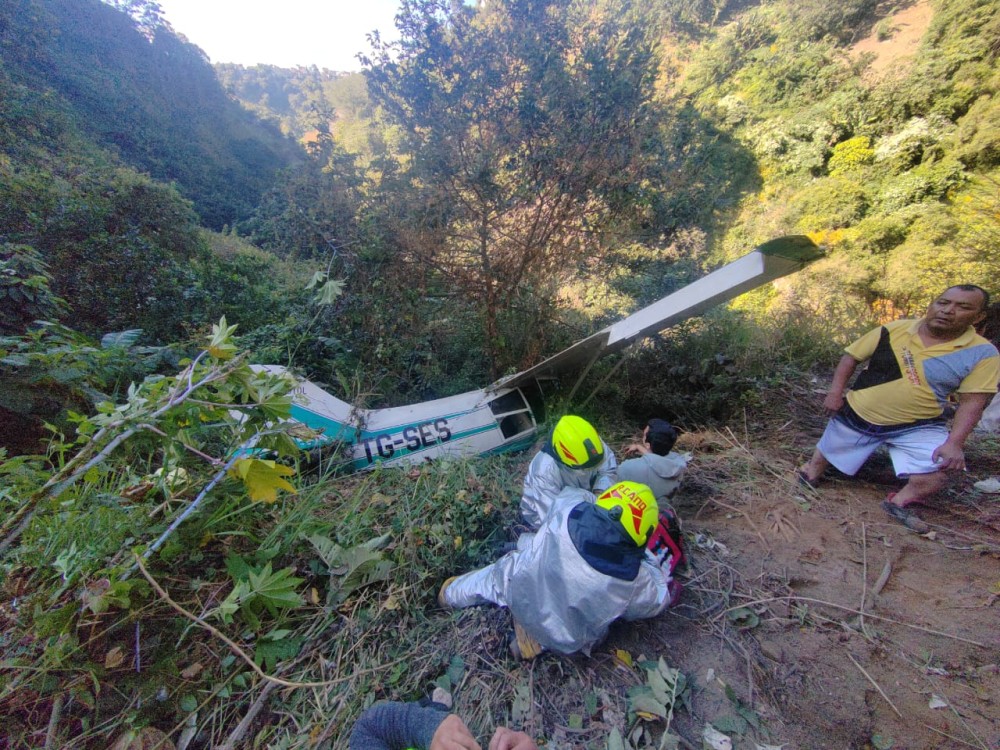 Tres tripulantes de aeronave resultan heridos en accidente aéreo 