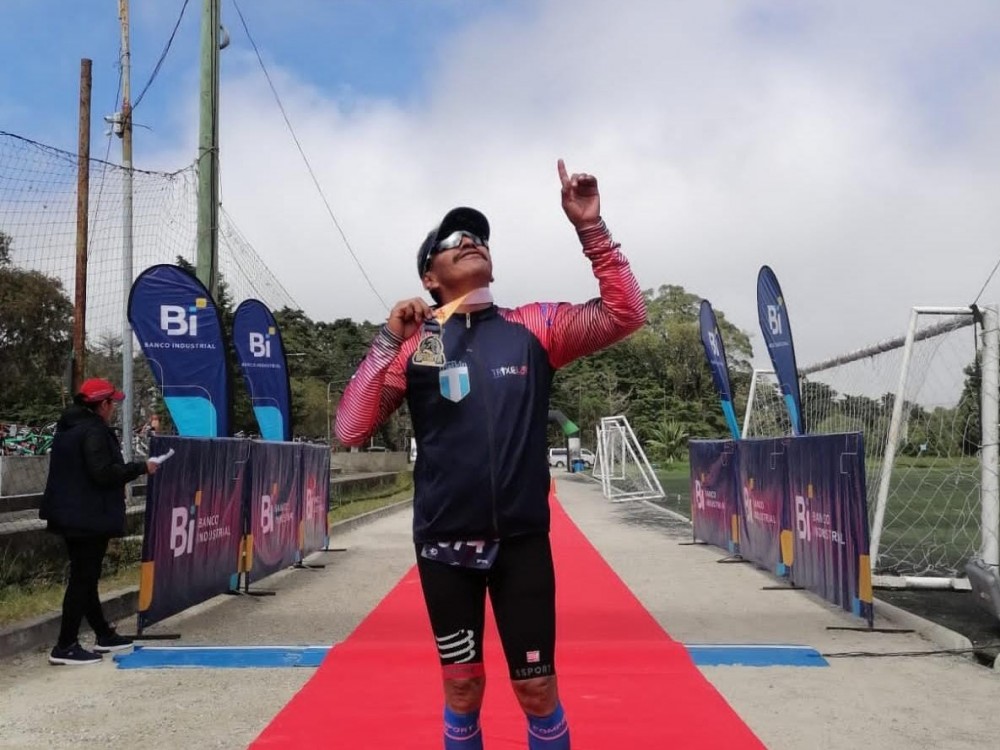Triatleta quetzalteco, Carlos Lemus, vence en la última competencia de Duatlón