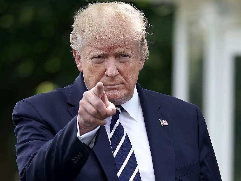 Trump ordena detener los bombardeos contra Irán para negociar un acuerdo