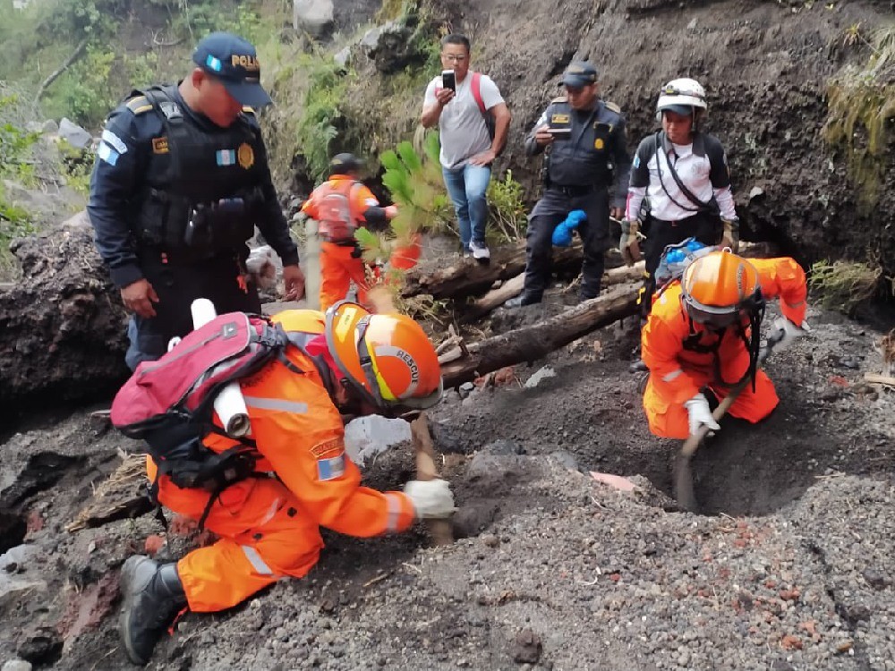 Turista de nacionalidad india falleció tras ingresar a área peligrosa entre el volcán Acatenango y de Fuego