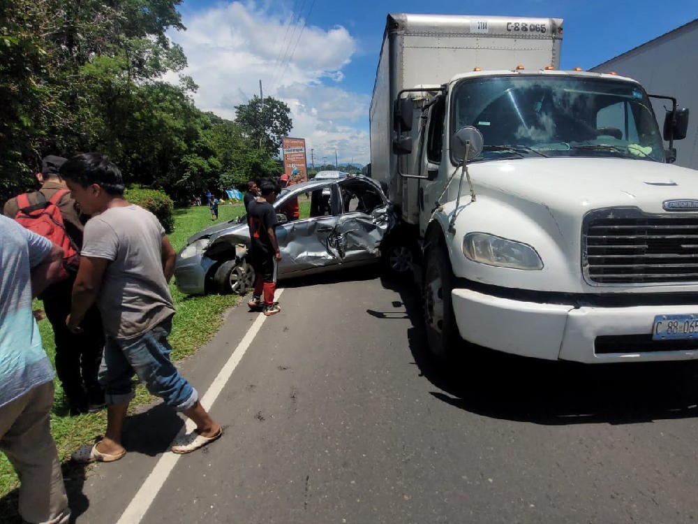 Un niño resulta herido en triple colisión 