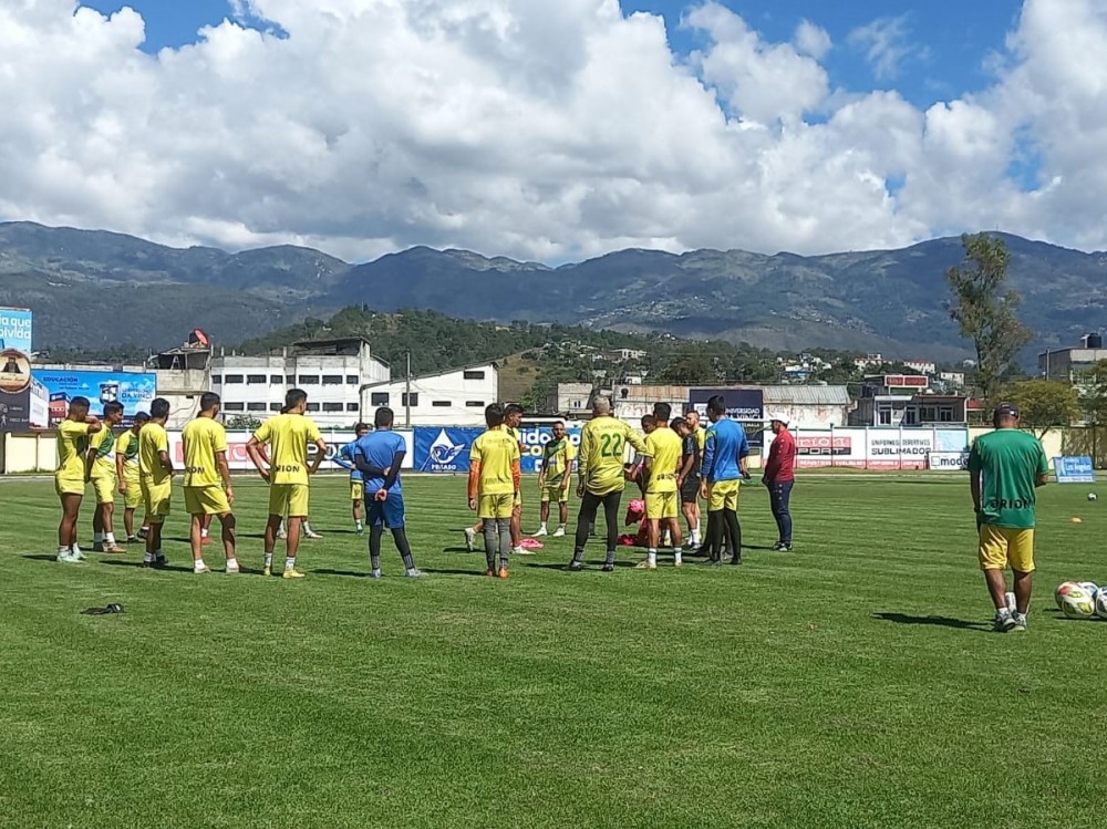 Un suspendido y seis en duda para enfrentar a los rojos