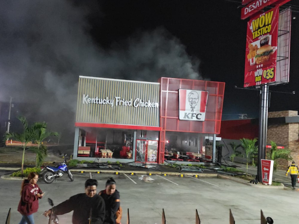Una fuga de gas habría causado explosión en restaurante de comida rápida en Mazatenango