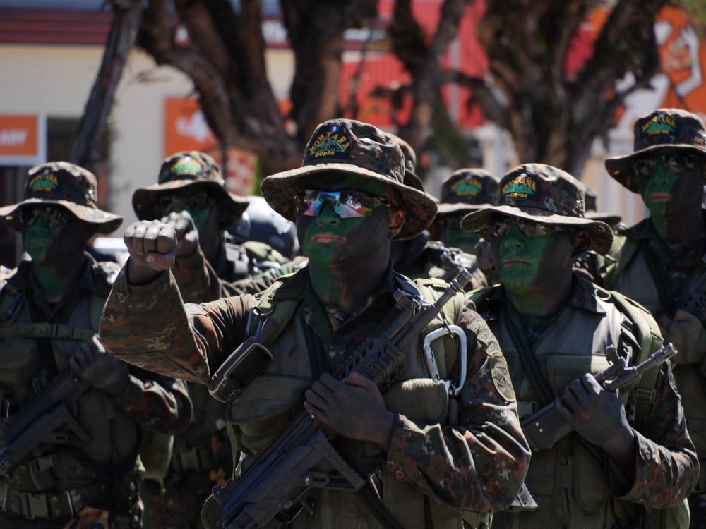 Unidades y personal militar recorren San Pedro Sacatepéquez y San Marcos en desfile conmemorativo por el Día del Ejército