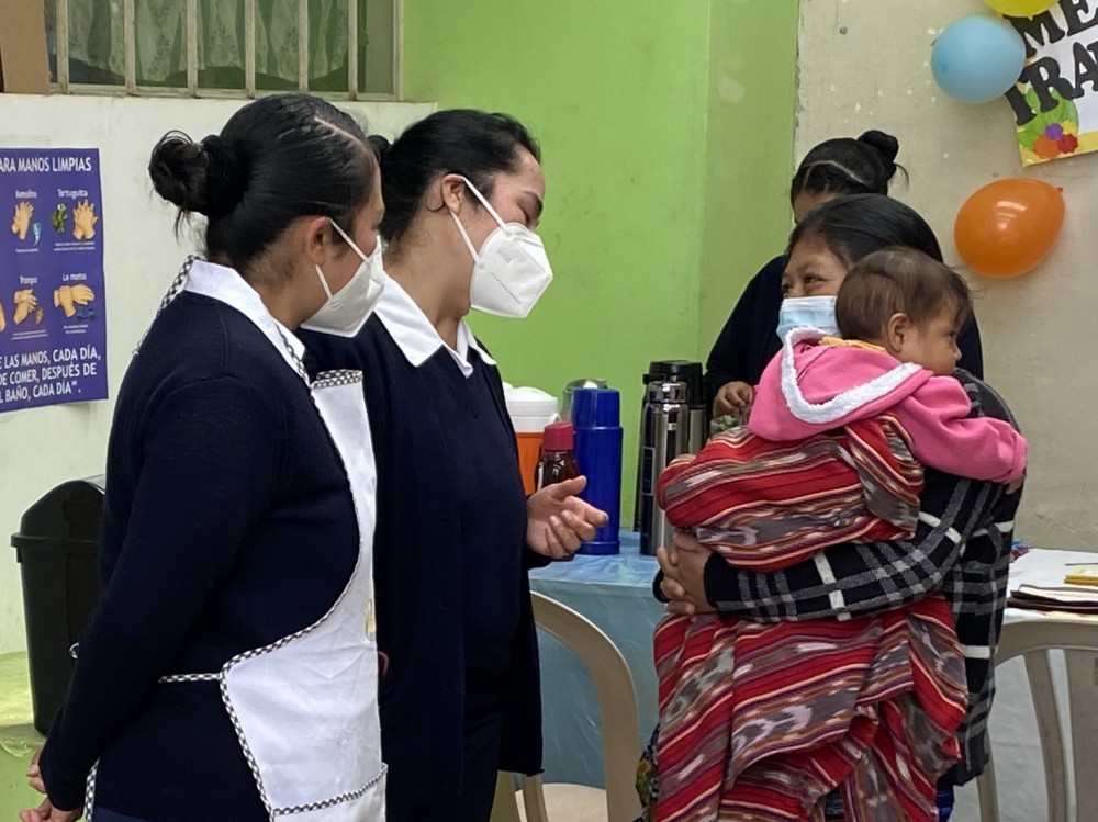 Universitarios acercan servicios de salud a los vecinos de La Esperanza 