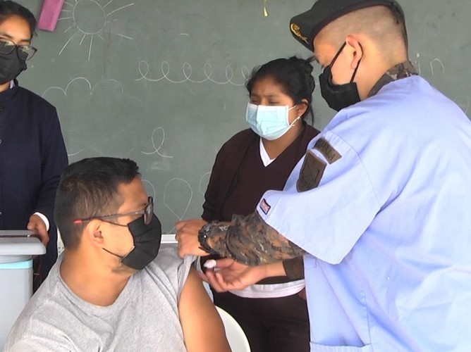 Vacunas contra el Covid-19 están disponibles en los puestos de salud 