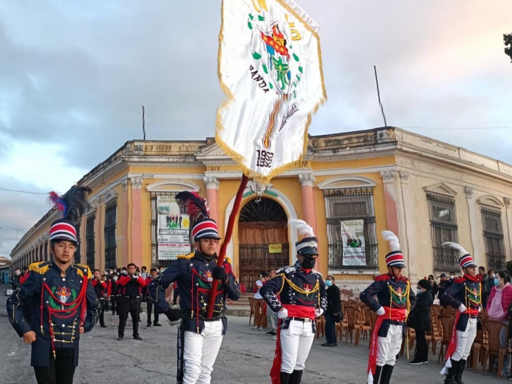 Vea aquí el desfile de nivel medio de Independencia XelaFer2025 