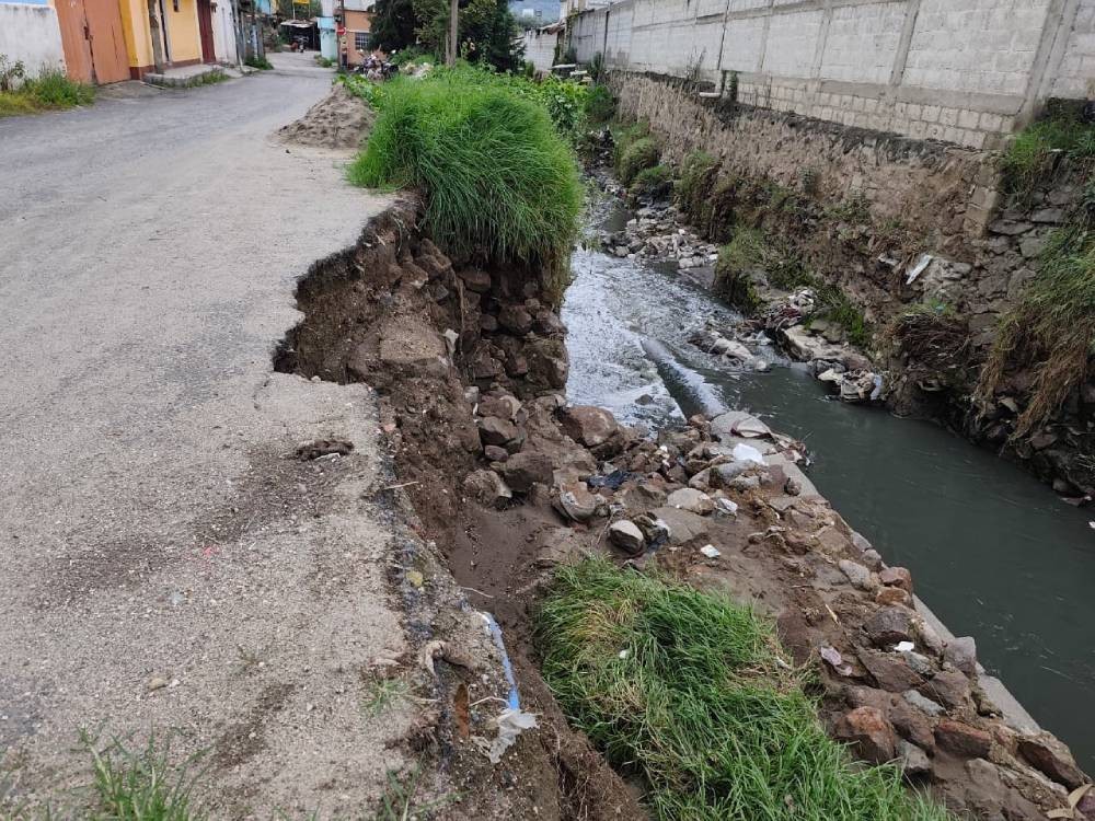 Vecinos alertan sobre deslizamiento de tierra en sector Las Tapias, zona 8 de Quetzaltenango