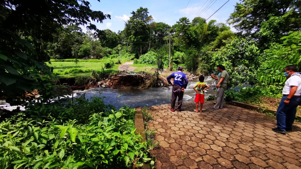 Vecinos de aldea El Progreso Mazatenango cumplen un mes incomunicados por colapso de puente