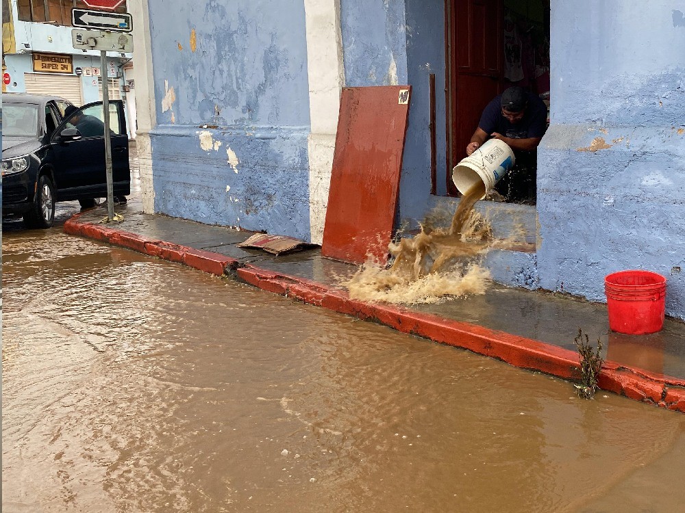 Vecinos de la zona 1 de Xela sufrieron un auténtico calvario tras intensas lluvias 