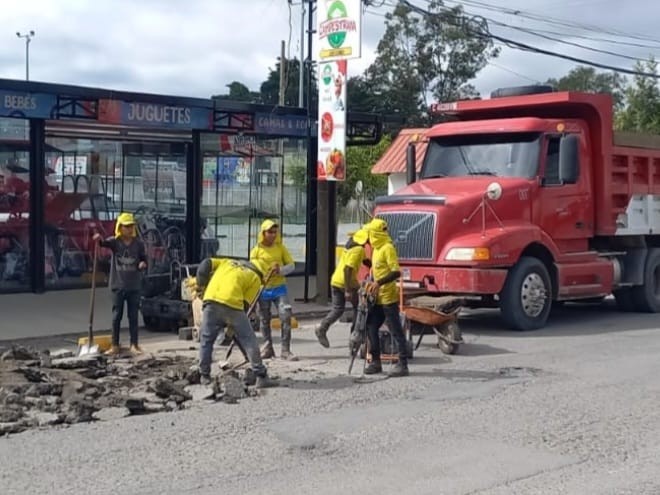 Vecinos piden garantizar trabajos de bacheo