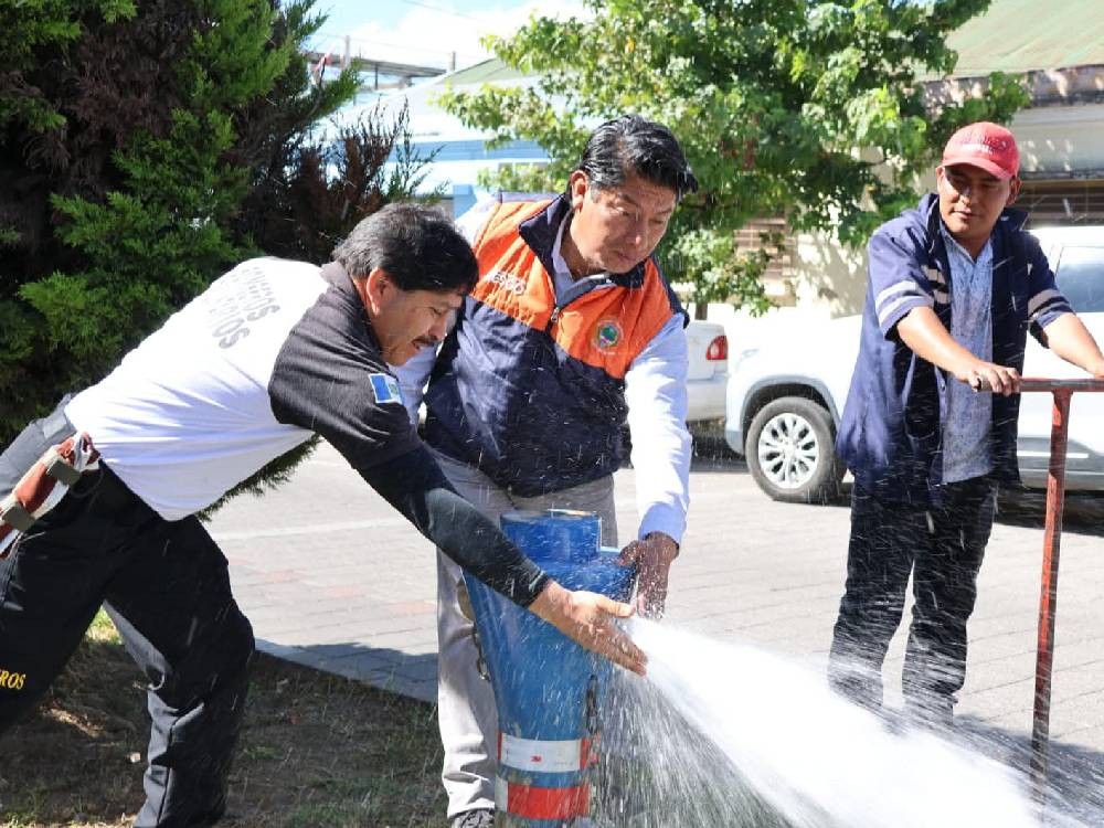 Verifican funcionamiento de hidrantes por temporada de fin de año