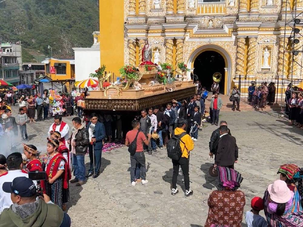 VIDEO | Autoridades municipales de Zunil presentan programa de actividad patronales