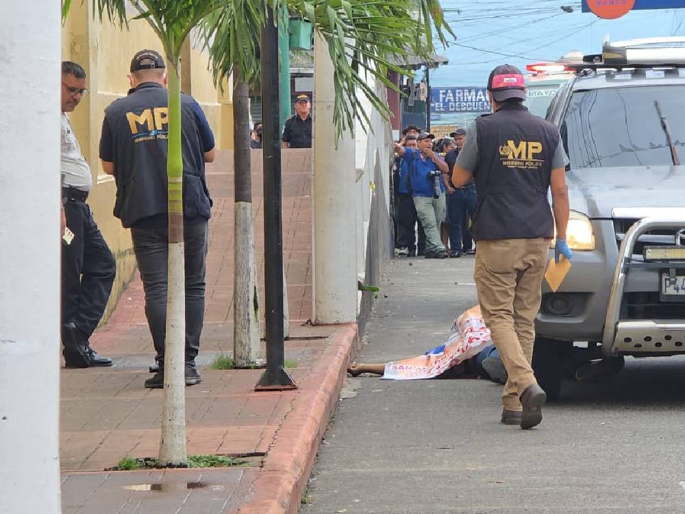 VIDEO | Cámaras graban momento en el que piloto de picop dispara contra chófer de bus