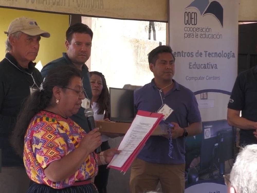 VIDEO | Club Rotario celebra actualización de programa de aprendizaje y tecnología 