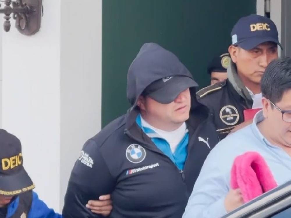 VIDEO | En un operativo en Xela, capturan a hombre acusado de tráfico de personas