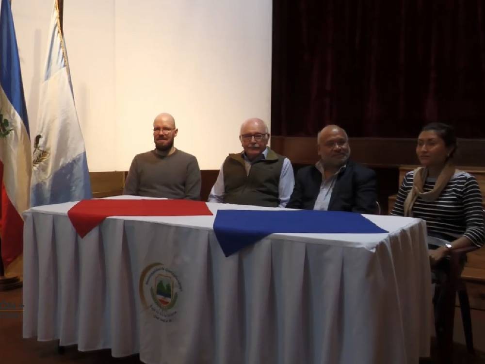 VIDEO | Escritores presentan obras literarias durante un encuntro en Quetzaltenango