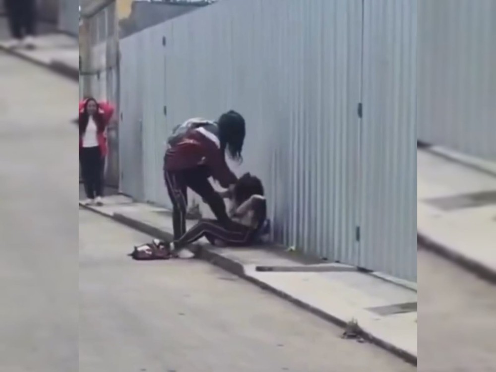 VIDEO | Estudiantes protagonizan riña callejera