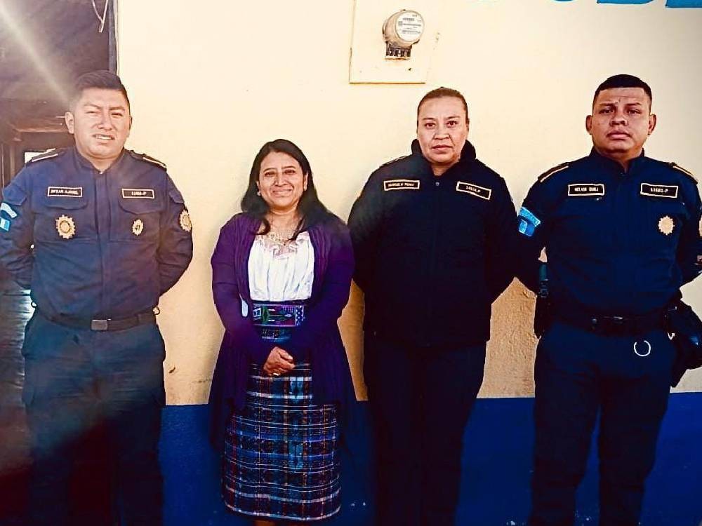 VIDEO | Gobernadora evalúa condiciones de agentes policiales en Quetzaltenango 