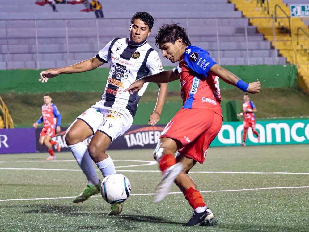 VIDEO | Jugadores de Xelajú molestos tras el abucheo de aficionados 