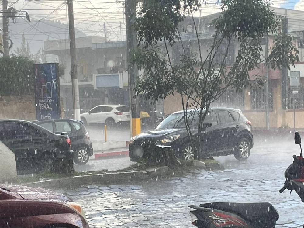 VIDEO | Lluvias recientes provocaron colapso de drenajes en Xela 