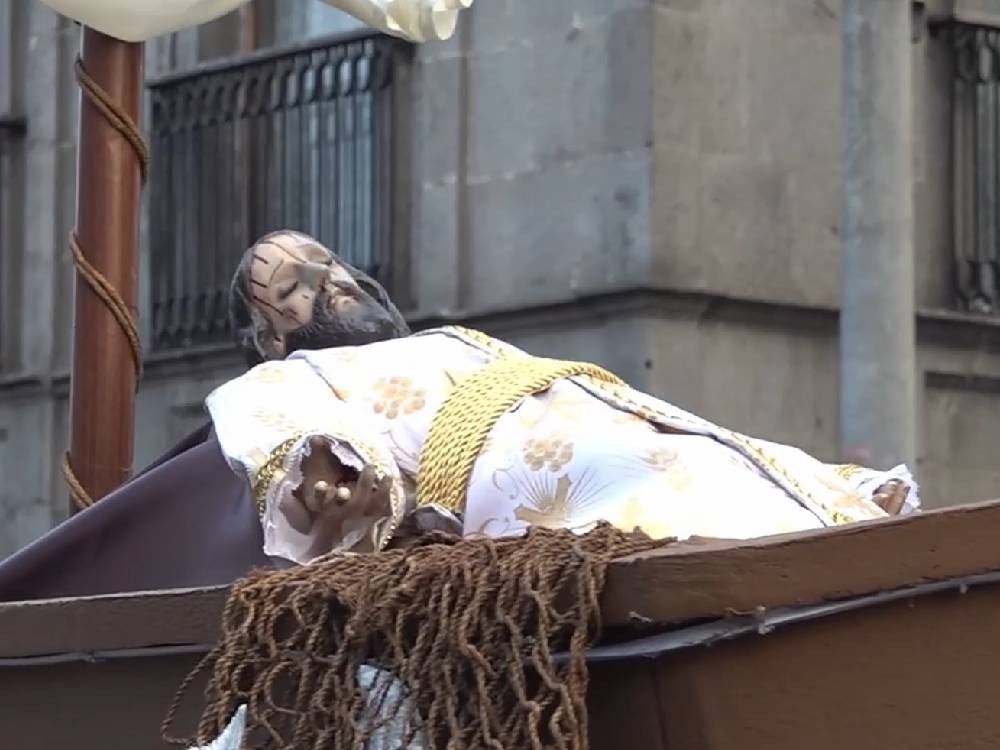 VIDEO | Procesión infantil del Señor Sepultado y Virgen de Dolores recorre el Centro Histórico de Xela 