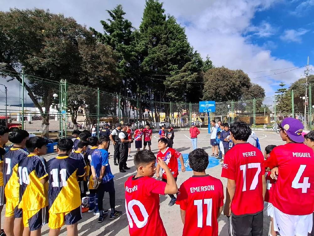 VIDEO | Realizan cuadrangular de futbol para fomentar el deporte 