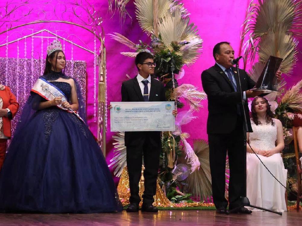 VIDEO | Reconocen talento juvenil en Certamen Literario Nacional 