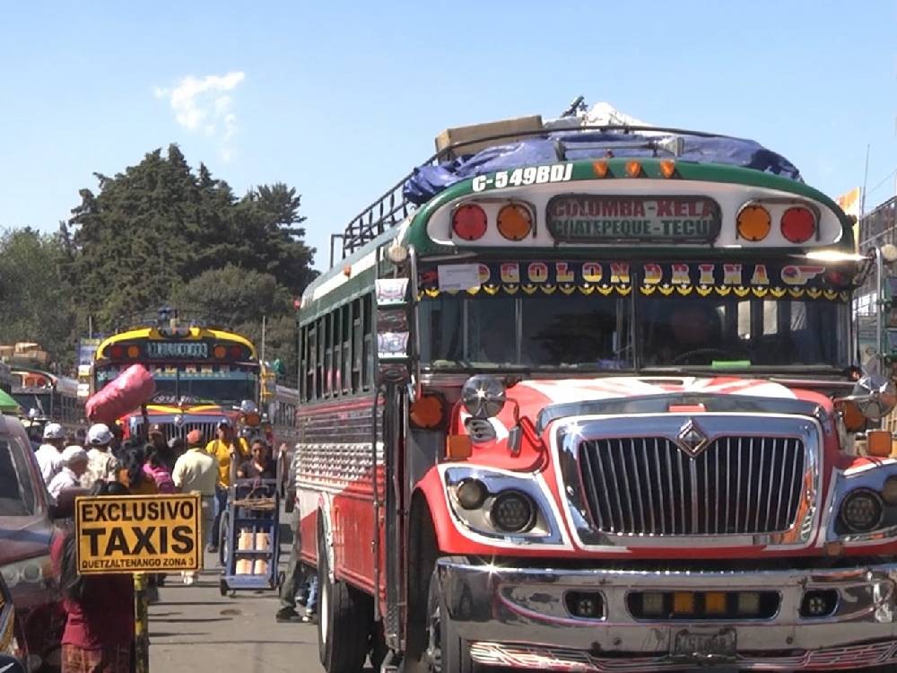VIDEO | Transportistas extraurbanos analizan incremento a tarifa del pasaje por mal estado de las carreteras 