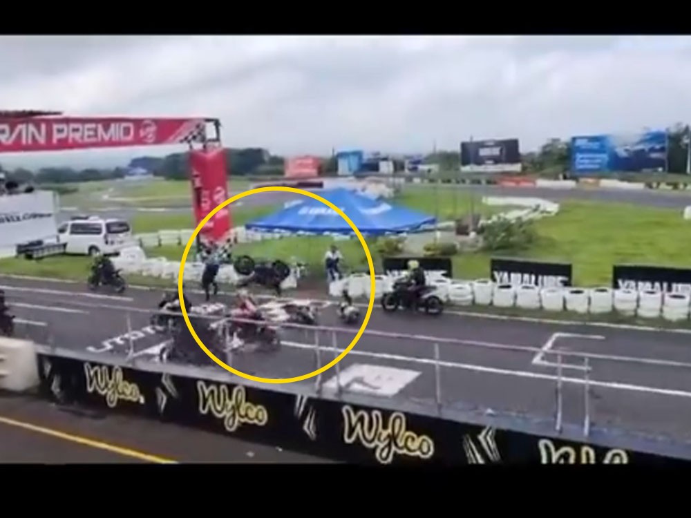 VIDEO | Violento choque en el Autódromo Pedro Cofiño deja a piloto hospitalizado
