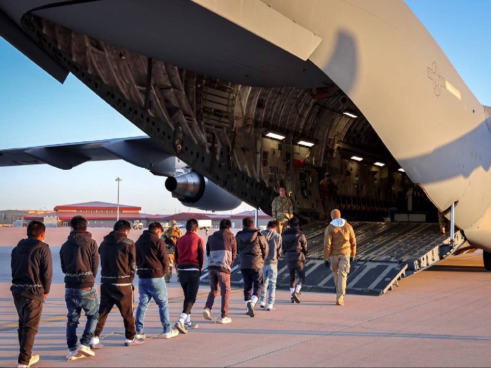 Vuelos militares con connacionales deportados llegan a Guatemala