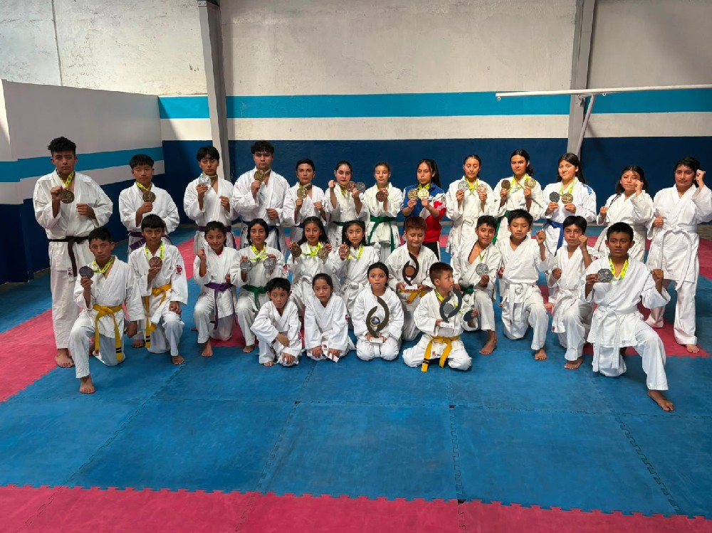 Xela conquista 27 medallas en evento internacional de karate do 